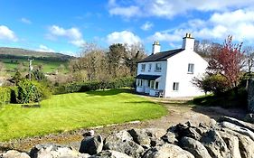 Garth- Stunning Scenic Semi-Rural Cottage With Games Room